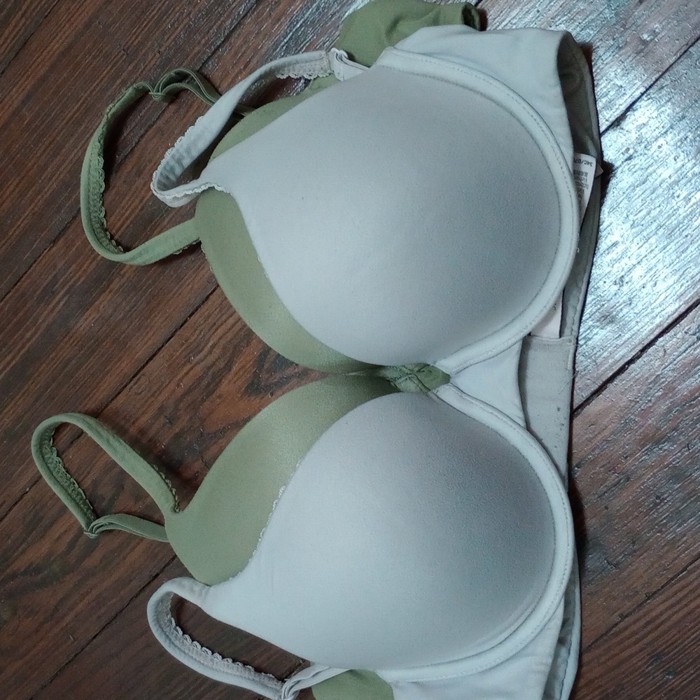🧡$5 Bundle EUC 2 VICTORIA'S SECRET Body by Victoria Push Up Bras
